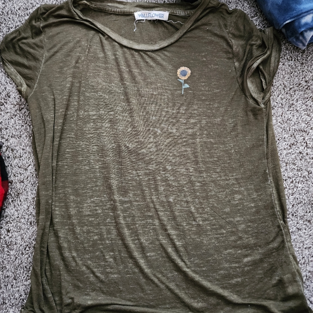 Wallflower Khaki Short Sleeve Tee with Sunflower